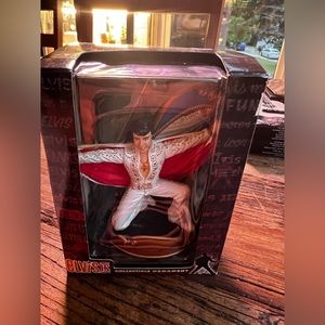 Elvis IS collectible ornament by Tevco squatting with cape spread. NIB.  (MS1)